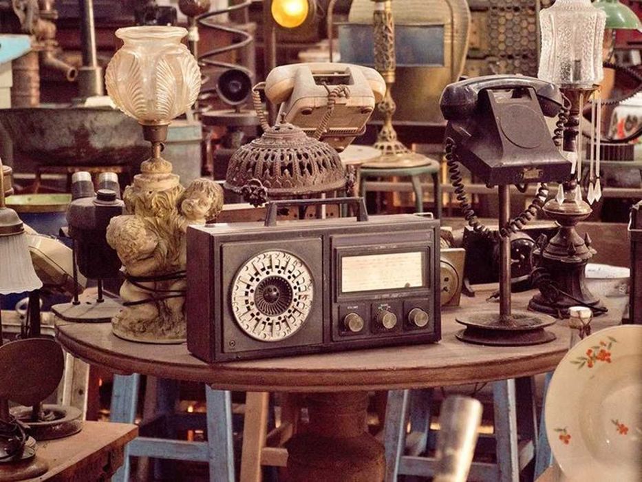 вывезу мебель. книги. старый хлам. не дорого.