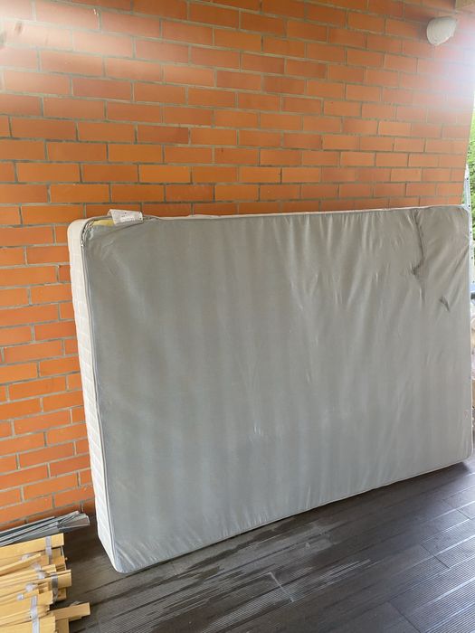 Cama casal, com colchao incluido