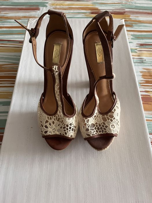 Sandalias de salto com renda