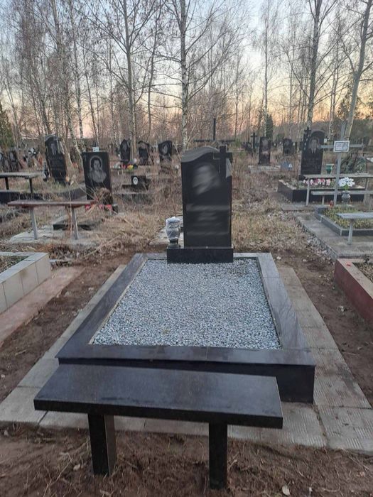 Уборка могил Кировоград на кладбище. Прибирання могил Кропивницкий