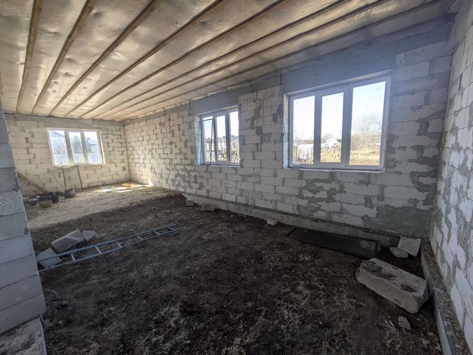 Продається БЕЗ КОМІСІЇ ТЕРМІНОВО недобудований будинок для тих, хто мр