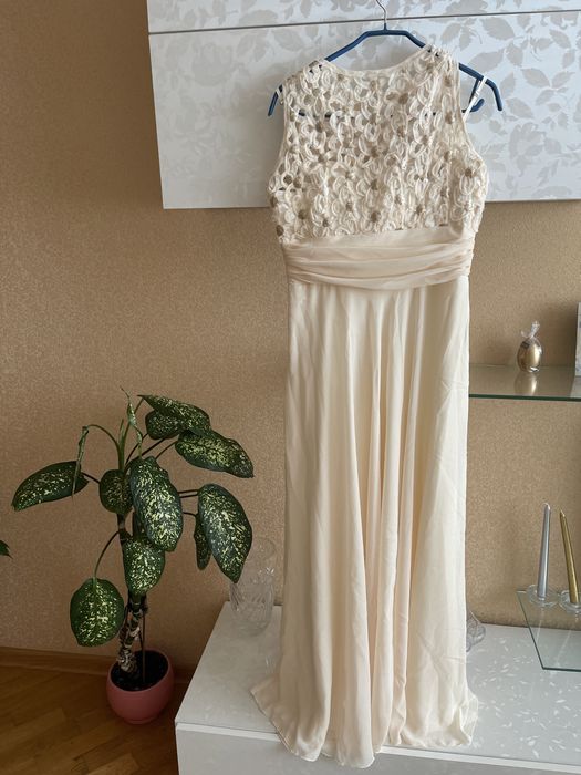 Сукня святкова колір молочний
