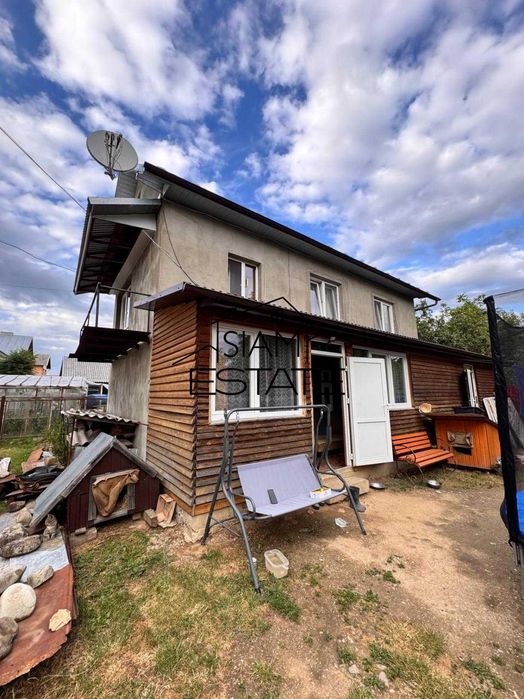 Продається малий житловий будинок з новим недобудованим будинком