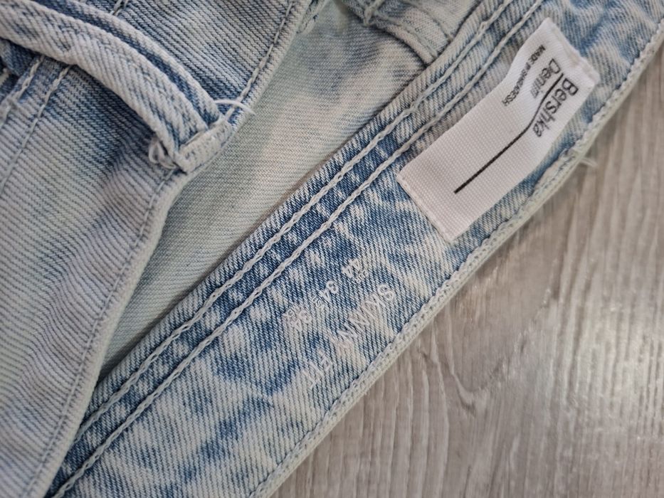 Męskie krótkie spodenki szorty jeans dżins Bershka