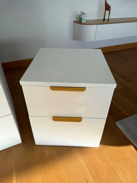 Conjunto de Comoda e 2 mesas de cabeceira