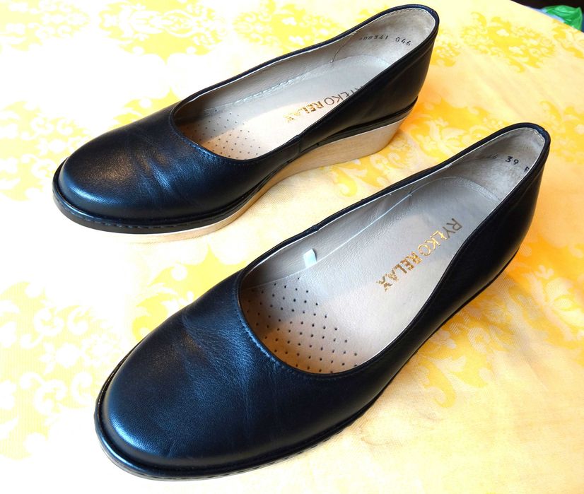 Buty damskie  RYŁKO czółenka koturn nowe rozmiar 39