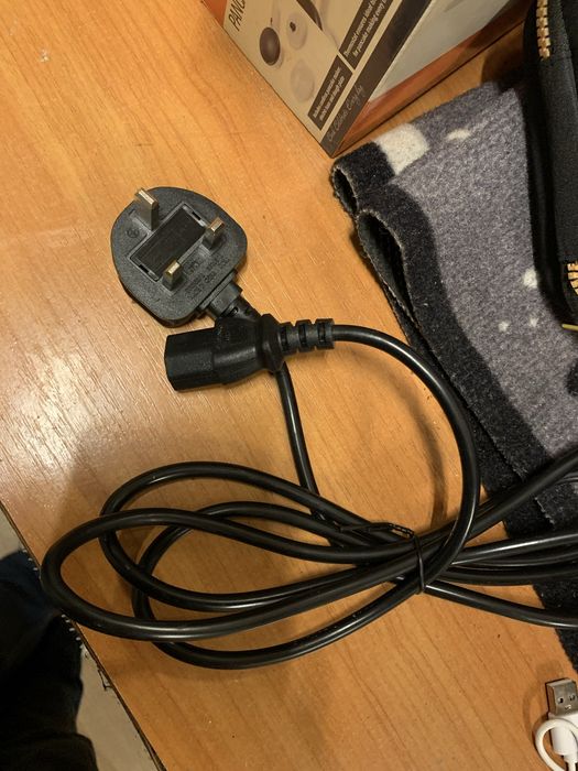 Kable zasilajace z wtyczkami Angielskimi 36 sztuk oraz inne mix