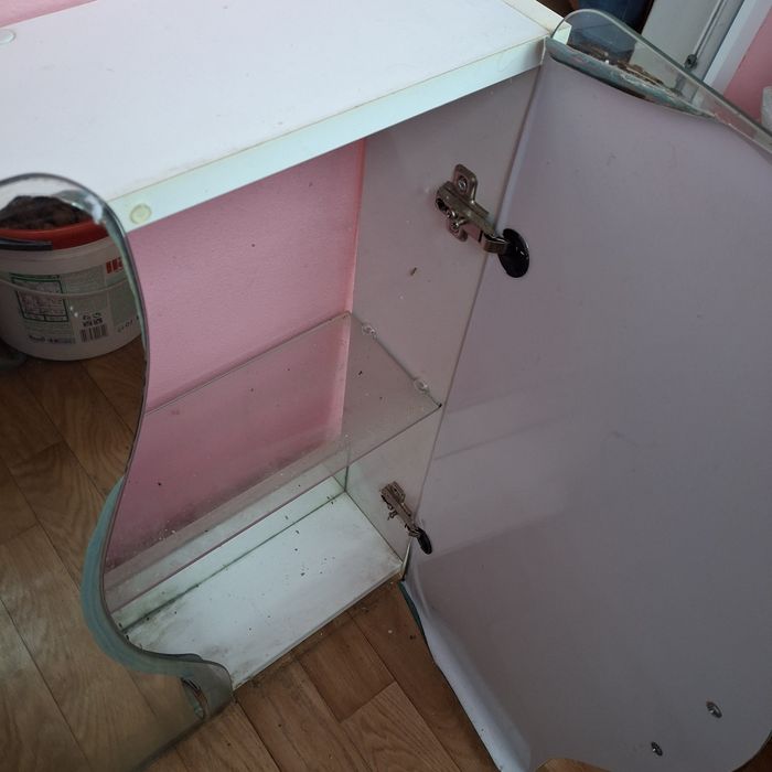 Шафа із дзеркалом настінна для ванної кімнати, б/в