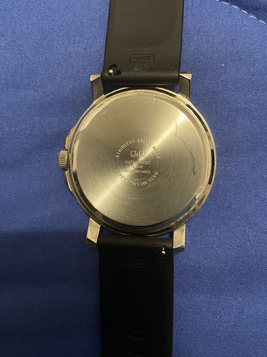 Relógio homem marca QQ com pelicula gel e pulseira preta