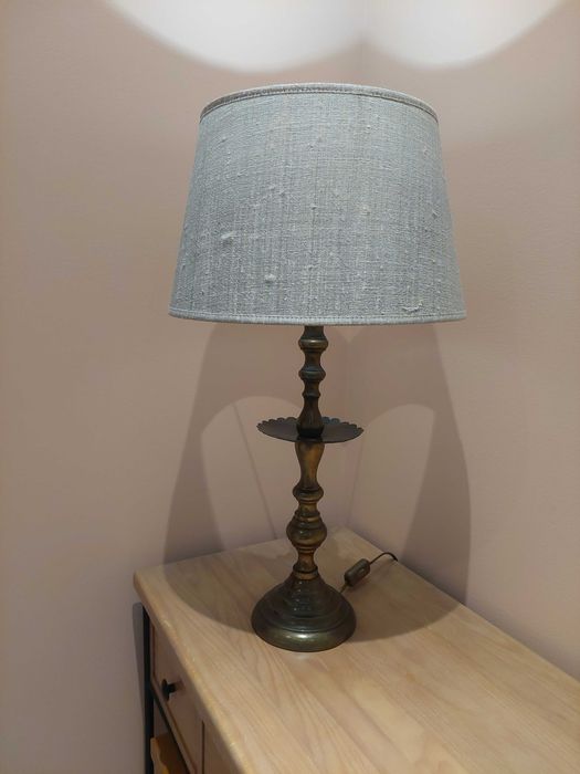 Candeeiro com abajur clássico