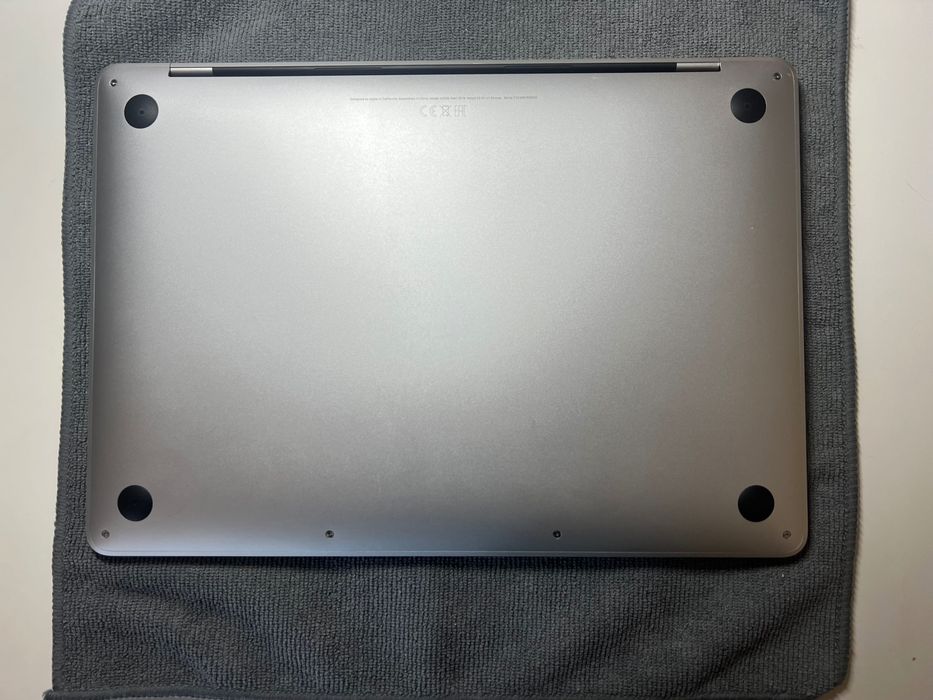 MacBook 13 PRO Perfekcyjny stan, od seniora, bateria  44 cykle