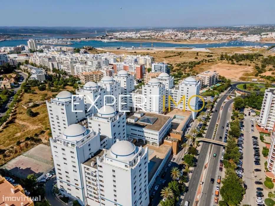 T1 em condomínio fechado a 300m da praia