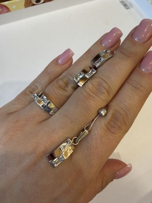 Гарнітур срібний з золотими вставками р 17,5 і 19 новий!