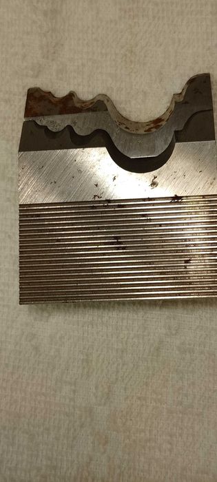 Głowica frezarska do drewna na noże {frezy} ryflowane