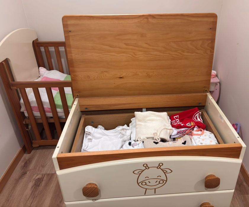 Quarto bebé  berço+ cómoda