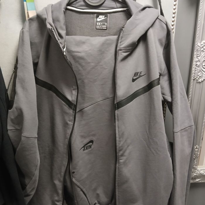 Dres nike tech szary