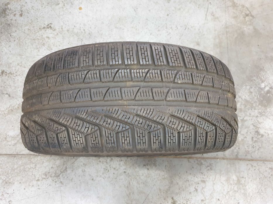 1szt. 235/40/19 92V Pirelli Winter Sottozero II 6mm 2019r [ 1282 ]