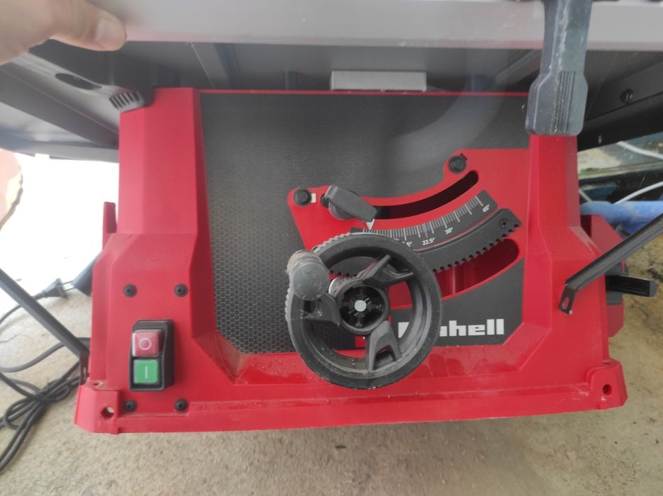 Mesa de corte Einhell sem uso