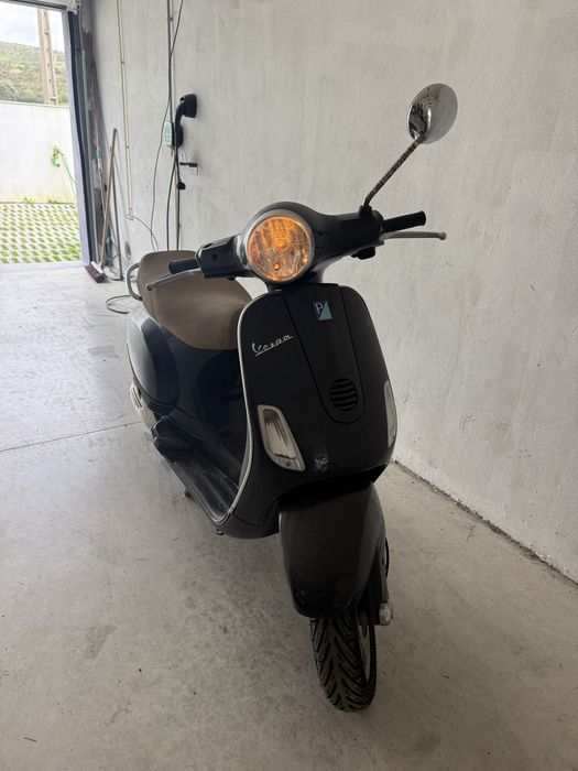 Vespa LX 50, Preta