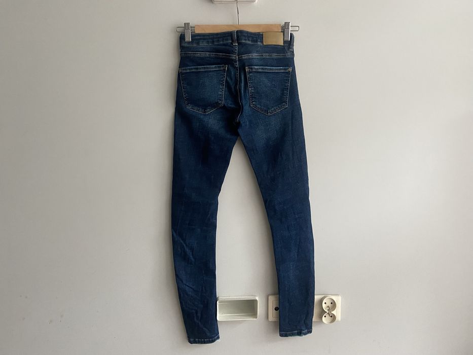 Zara niebieskie jeansy embrace silhouette r 34