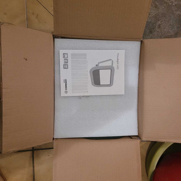 Naświetlacz LEDVANCE Floodlight LED 100W
