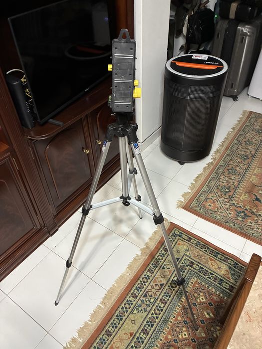 Tripé retractil P/ niveis de laser  + mesa magnetica multiposições