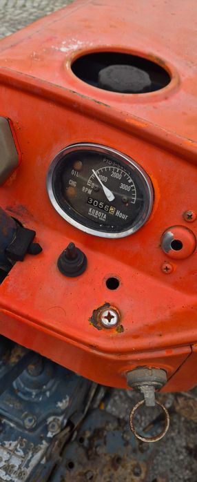 Trator kubota l185 com alfaias