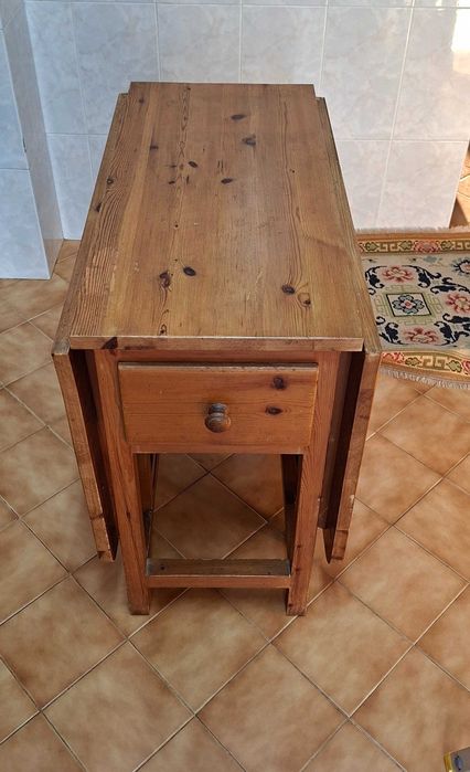 Mesa dobrável em madeira maciça