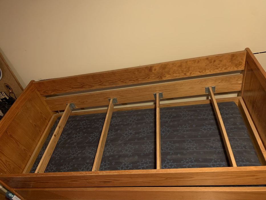 Cama dupla com cama de gaveta