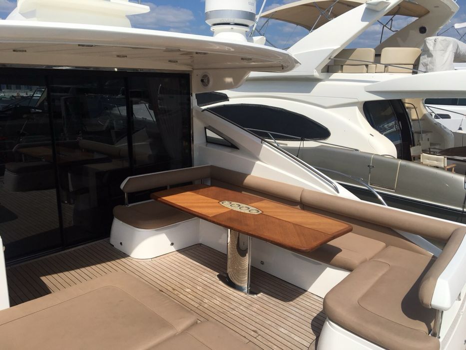 Яхта Princess V65