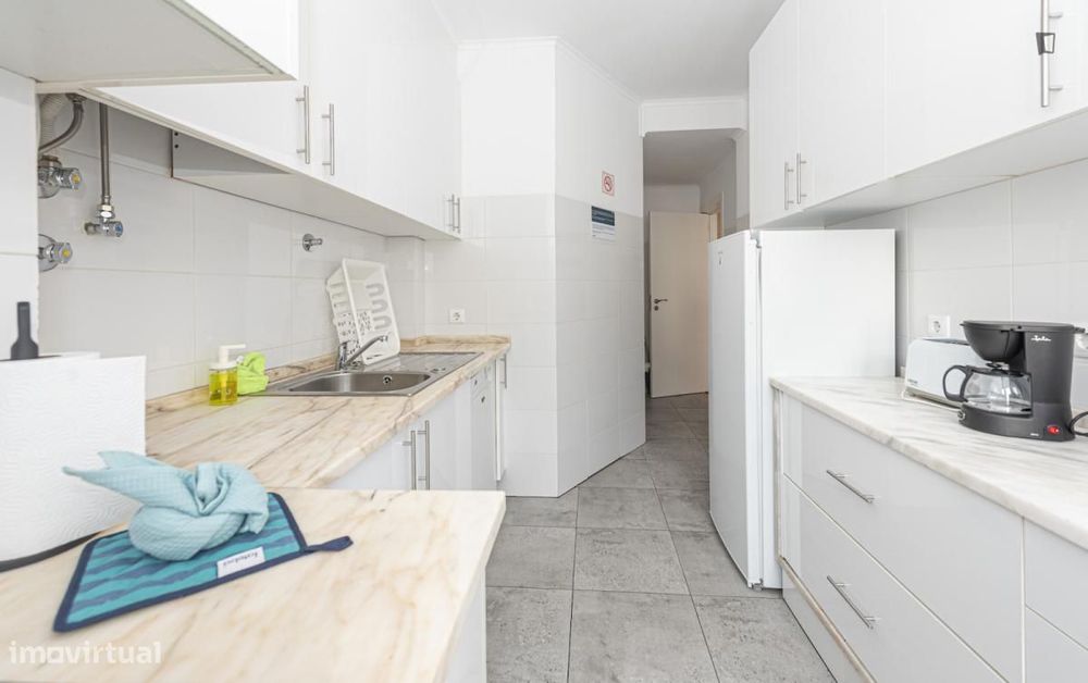 Quarto - localizado em Campolide Lisbon