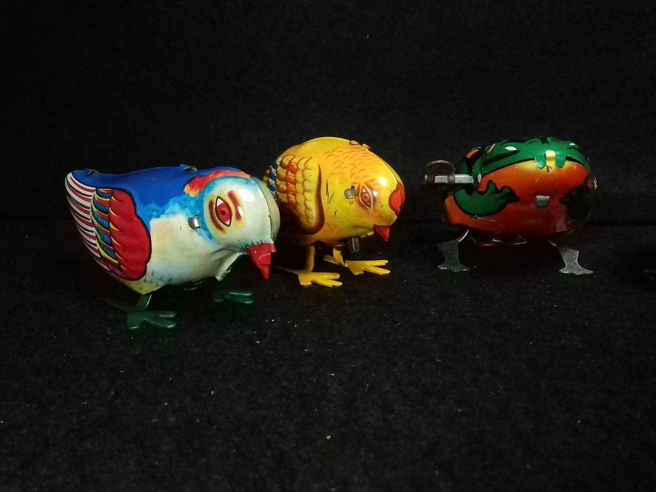 5 Brinquedos em metal, com corda - sistema mecânico a funcionar.
