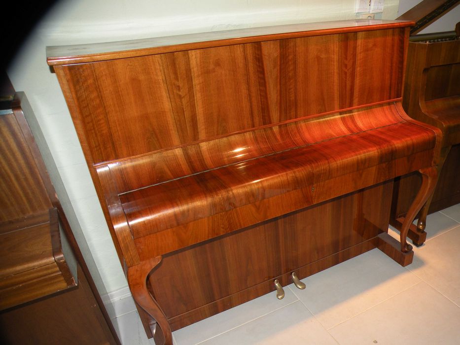 Idealne pianino marki BAUMGARD