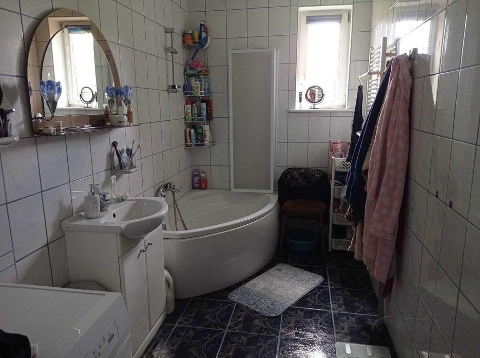 Przestronny Dom z Garażem i Ogrodem