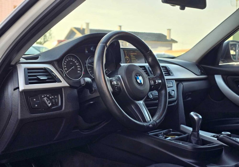 BMW 320d F30 Sport 2.0 184Cv (Look M3)