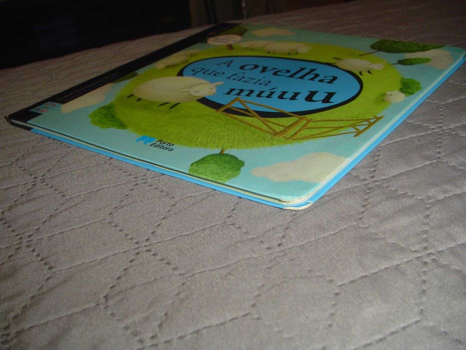 Livro Infantil "A Ovelha Que Fazia Múuuu" de Isabel Fernandes Pinto