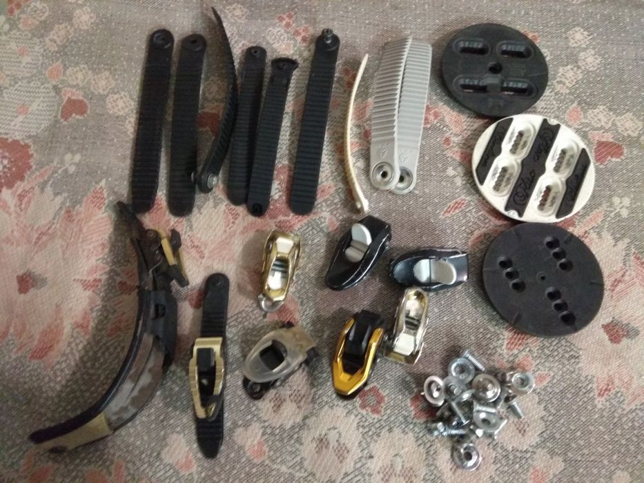 Запчастини до кріплень сноуборду.