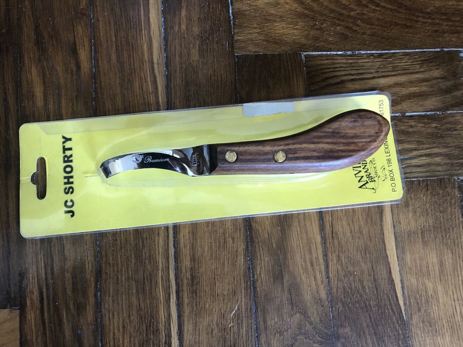 упряж для коней,кліщі для копит,ножі,рашпилі