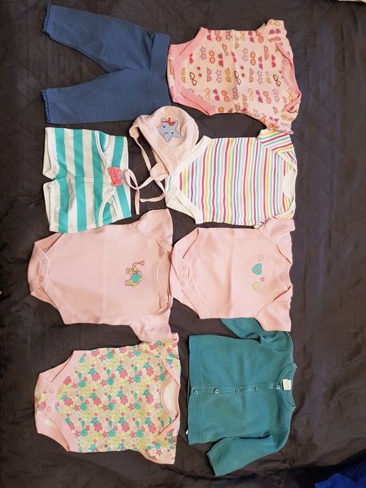 Zestaw ciuchów 0-3m, 62cm legginsy i body F&F , sweterek H&M