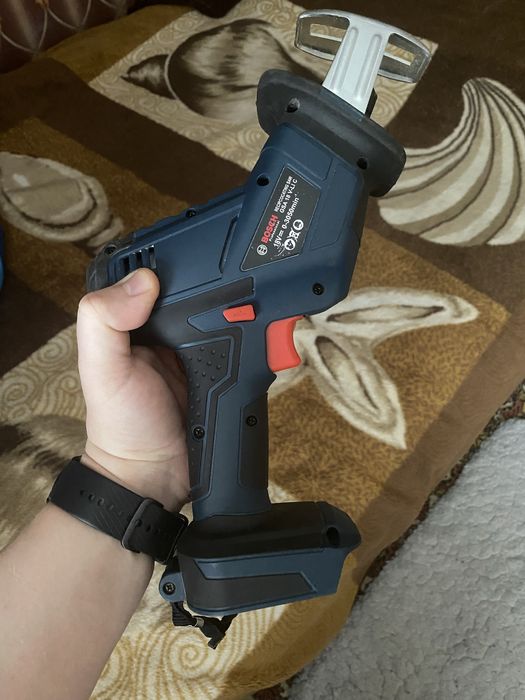 Акумуляторна сабельна пила Bosch GSA 18V-LI C (18V 5Ah) сабельна АКБ