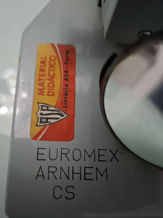 Microcópio profissional