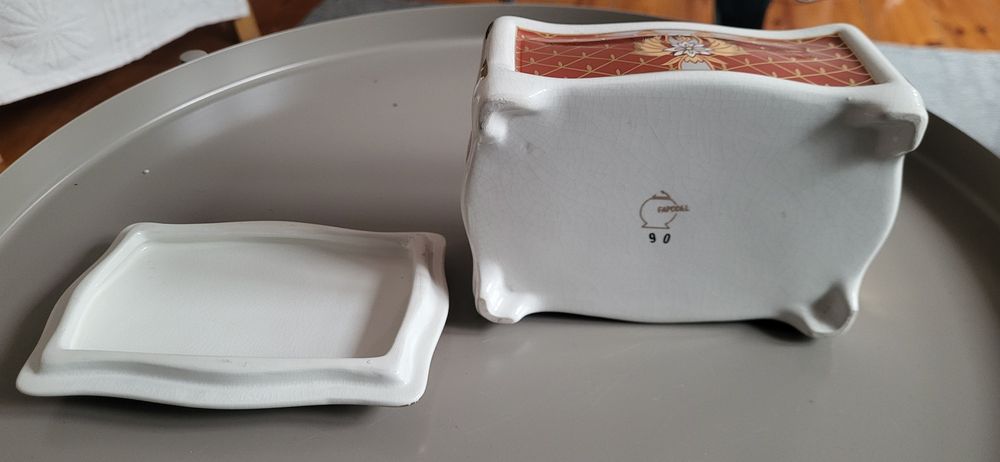 Caixa de Joias em Porcelana FAPCODEL – Motivo Pavão (Pintada à Mão)