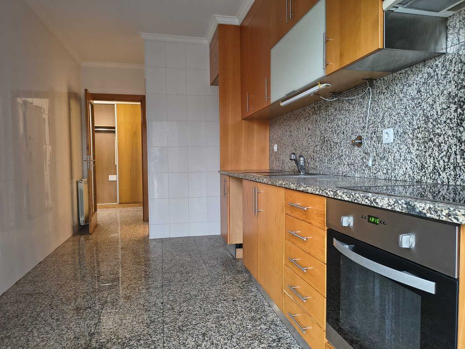 Arrendamento T2 Rio Tinto Metro Carreira