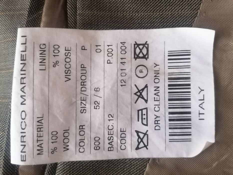 Продам новый чёрный костюм Италия