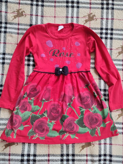 Нарядное  платье красного цвета рост 110-120см