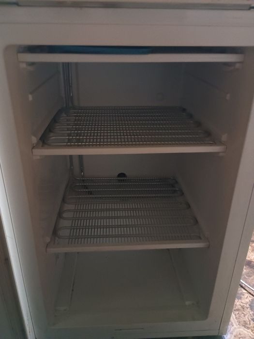 Продам бу морозильную камеру Electrolux
