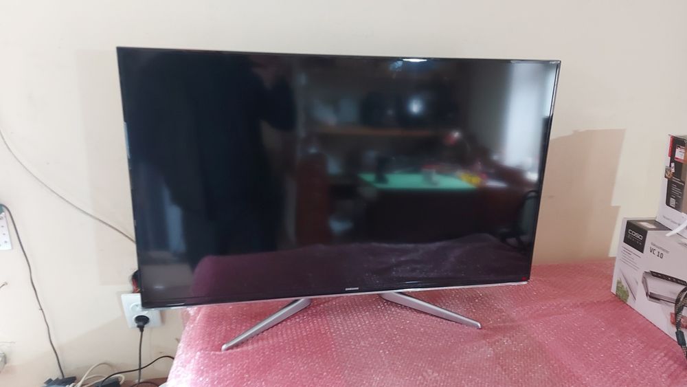 Продам телевізор Samsung 40 дюймів зі Smart TV та Т2.