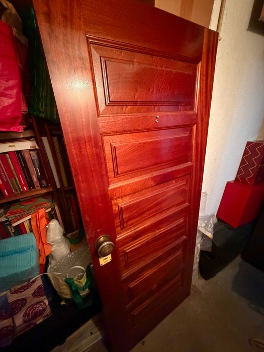Venda de porta de entrada com trinco