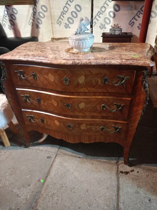 Komoda w stylu LudwikaXV