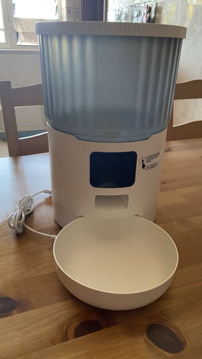 Comedoro Automatico